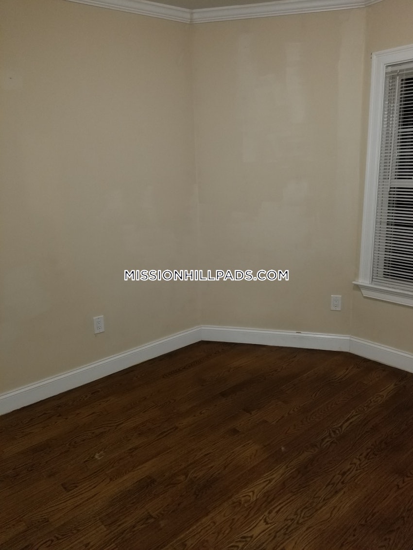 BOSTON - ROXBURY - 3 Beds, 2 Baths - Image 24