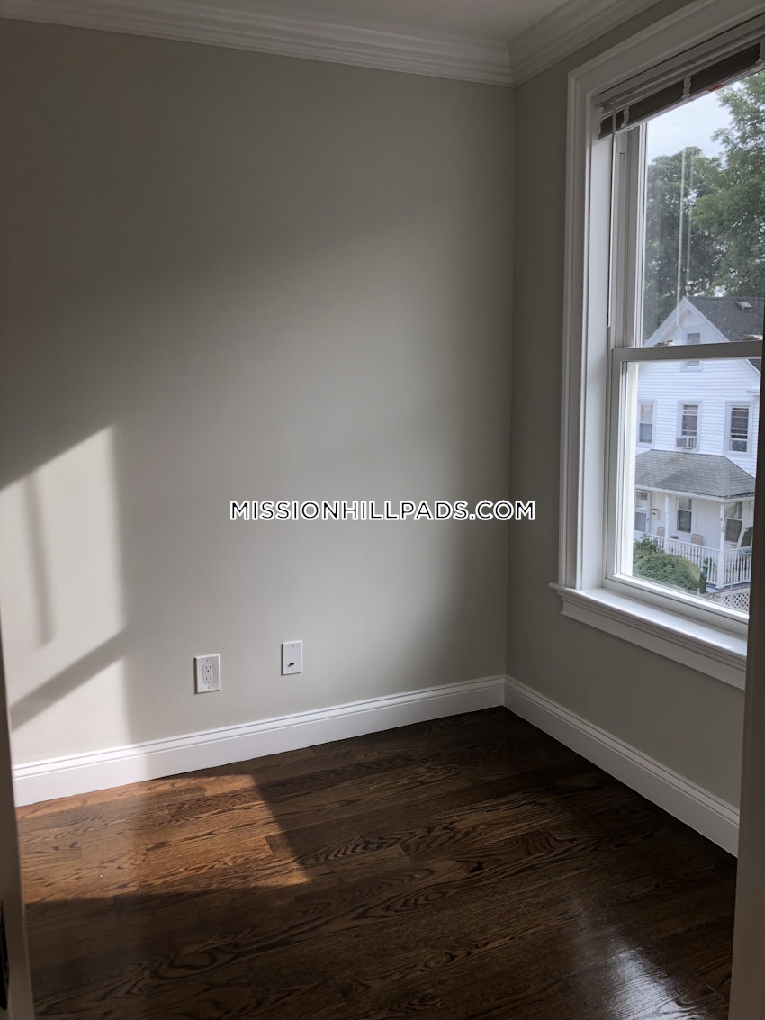 BOSTON - ROXBURY - 3 Beds, 1 Bath - Image 29