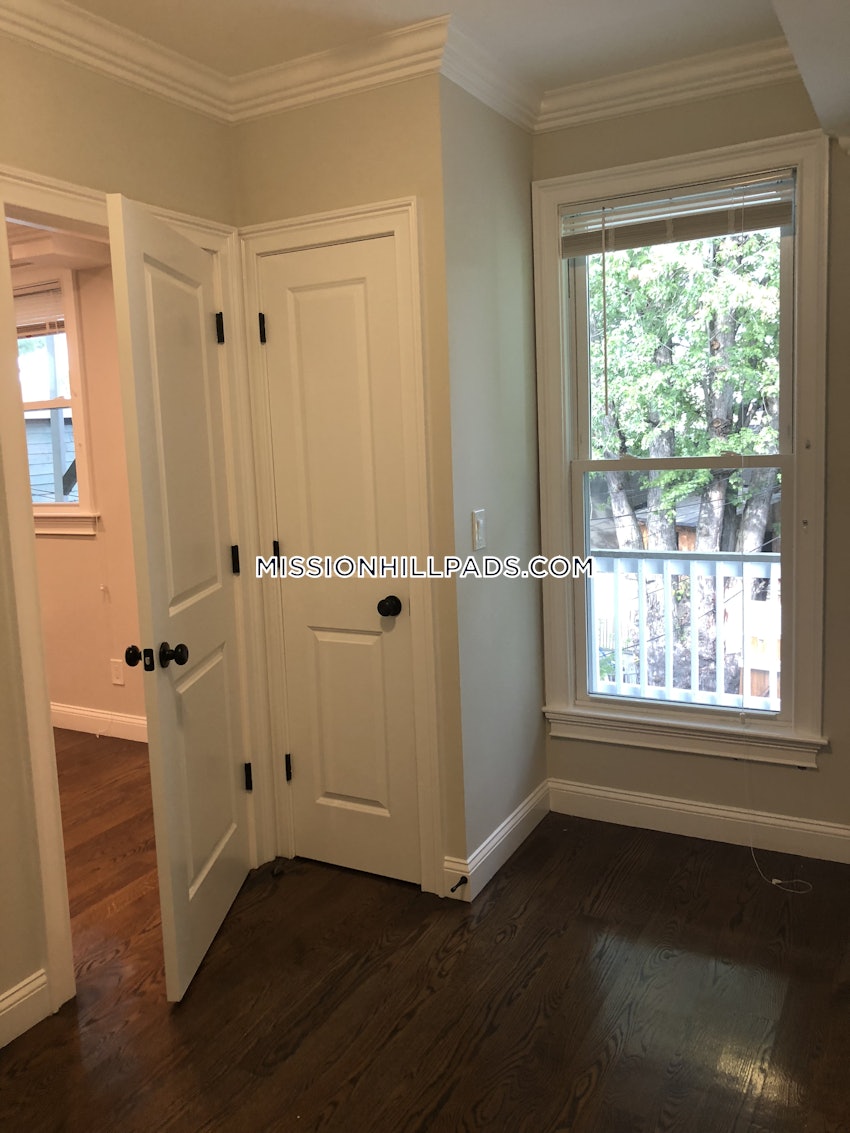 BOSTON - ROXBURY - 3 Beds, 1 Bath - Image 27