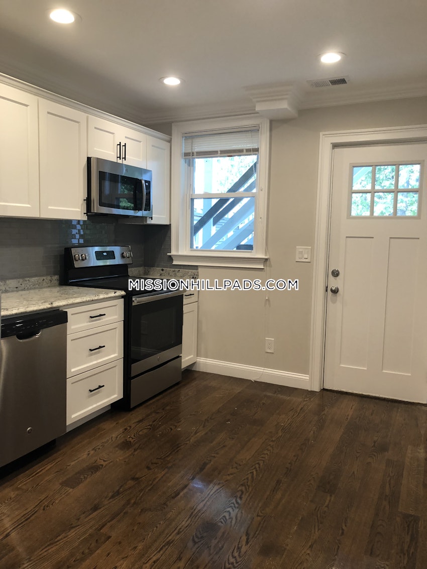 BOSTON - ROXBURY - 3 Beds, 1 Bath - Image 26