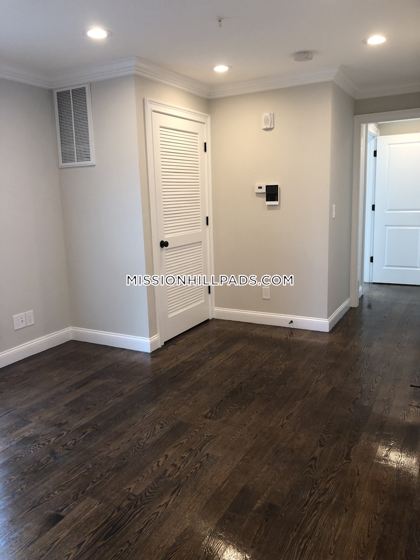 BOSTON - ROXBURY - 3 Beds, 1 Bath - Image 21