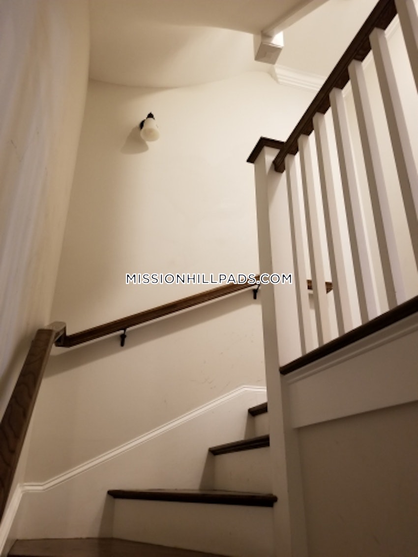 BOSTON - ROXBURY - 4 Beds, 1 Bath - Image 84