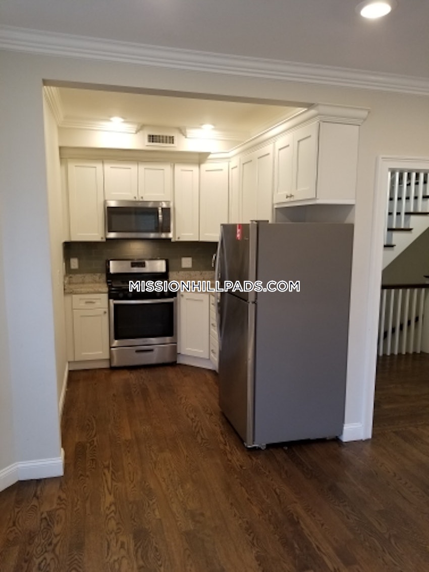 BOSTON - ROXBURY - 4 Beds, 1 Bath - Image 77