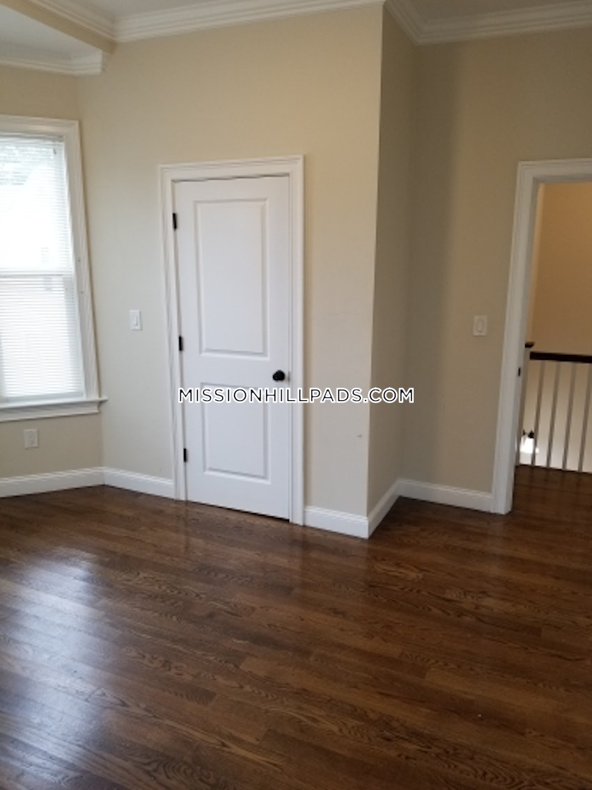 BOSTON - ROXBURY - 4 Beds, 1 Bath - Image 68