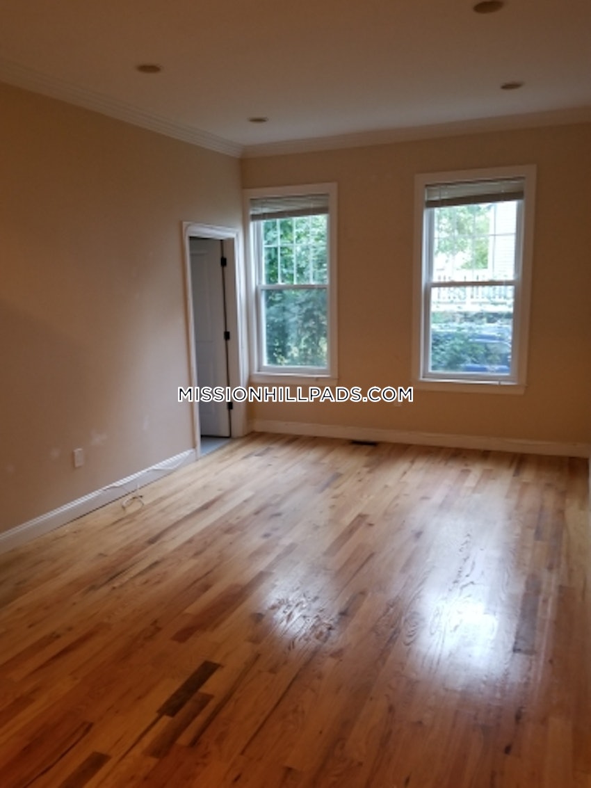 BOSTON - ROXBURY - 3 Beds, 1 Bath - Image 21