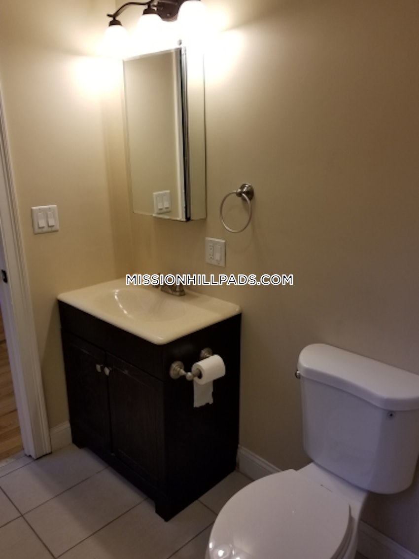 BOSTON - ROXBURY - 3 Beds, 1 Bath - Image 48