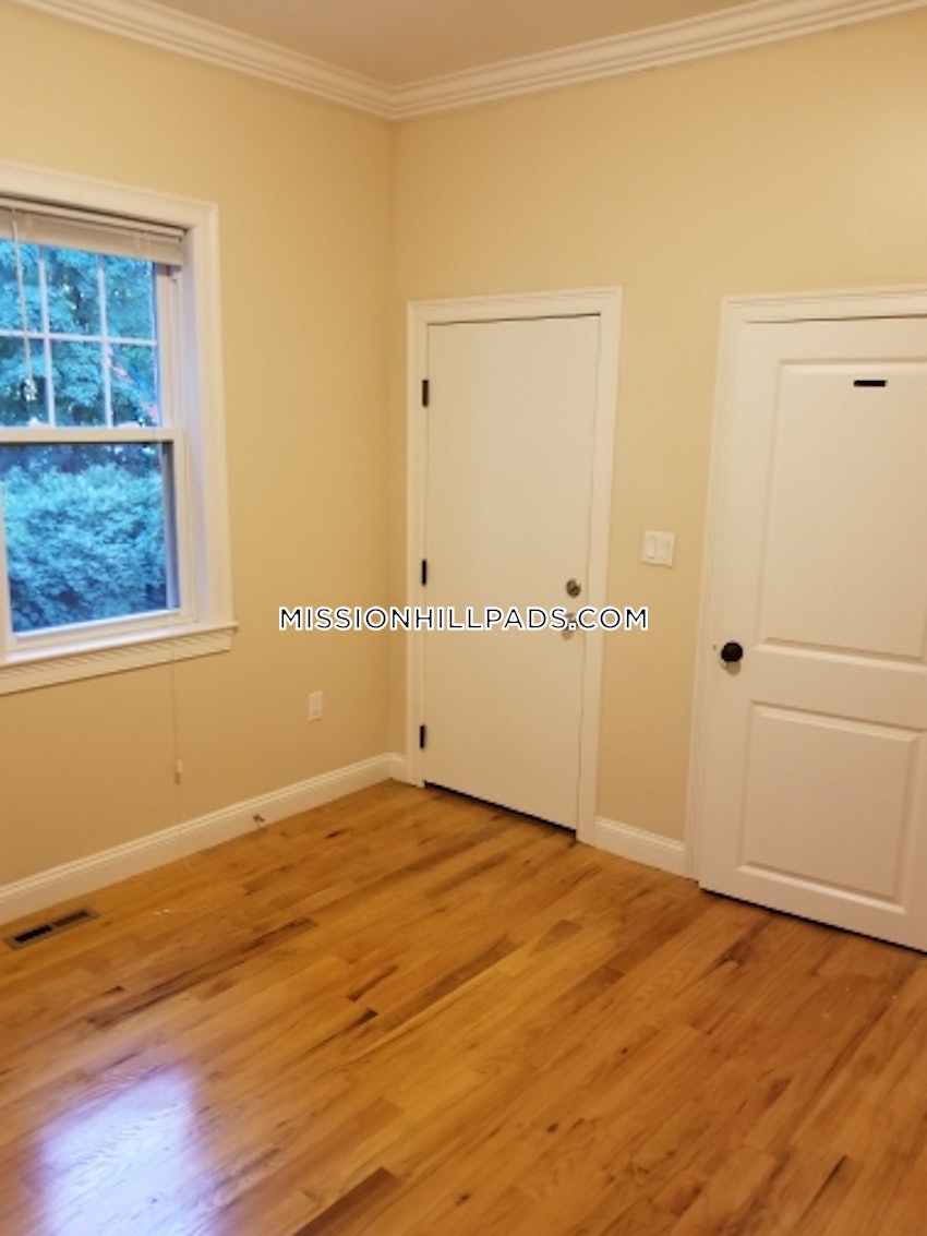 BOSTON - ROXBURY - 3 Beds, 1 Bath - Image 14