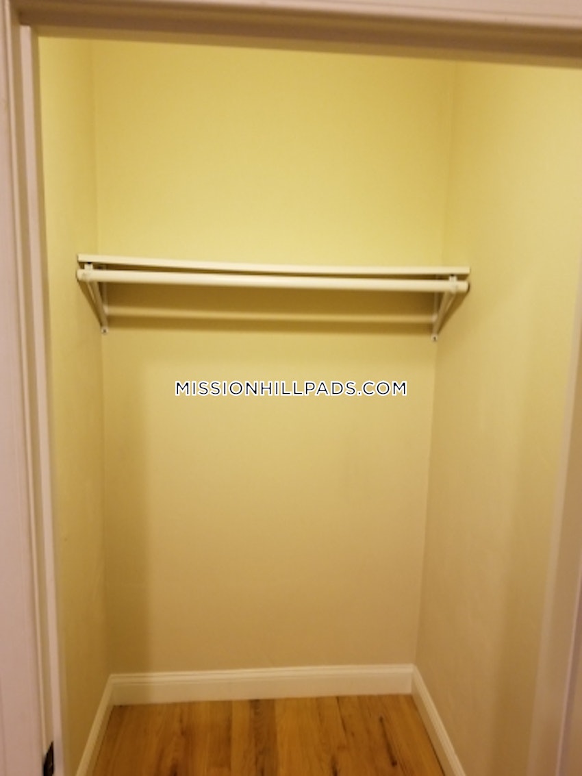 BOSTON - ROXBURY - 3 Beds, 1 Bath - Image 11