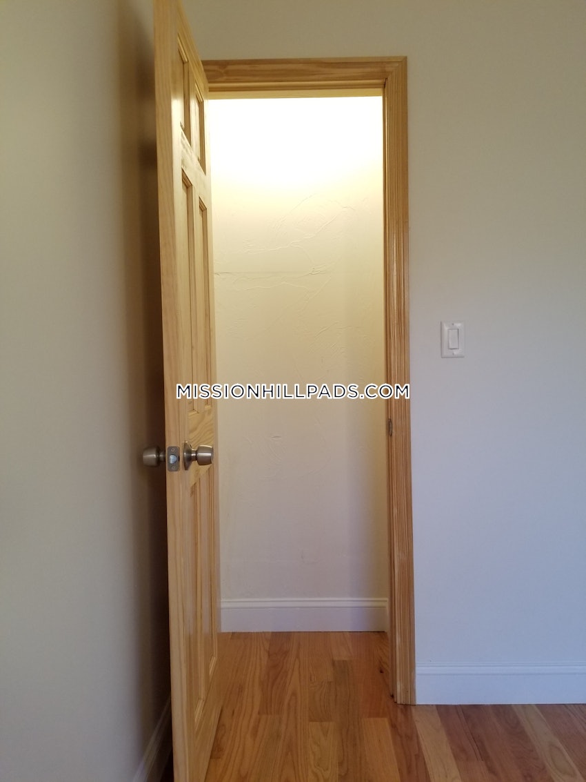 BOSTON - ROXBURY - 4 Beds, 2 Baths - Image 14