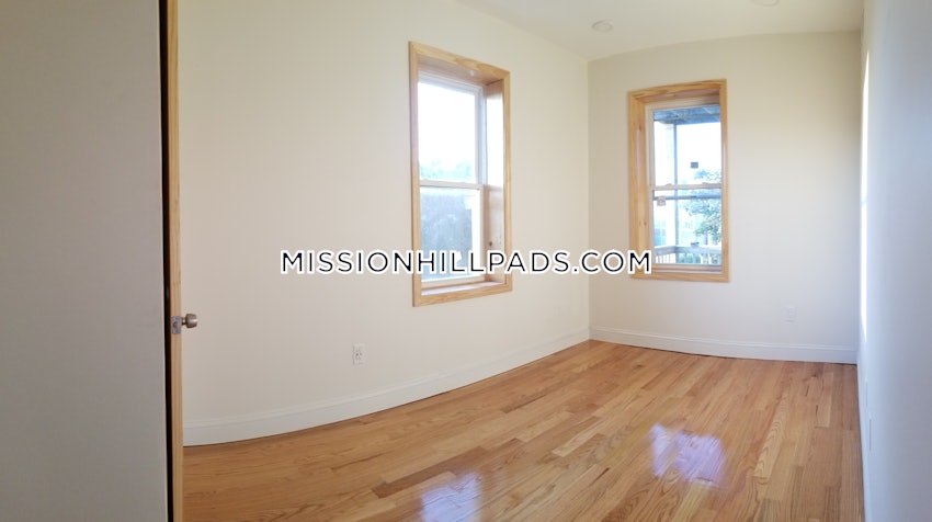 BOSTON - ROXBURY - 4 Beds, 2 Baths - Image 14