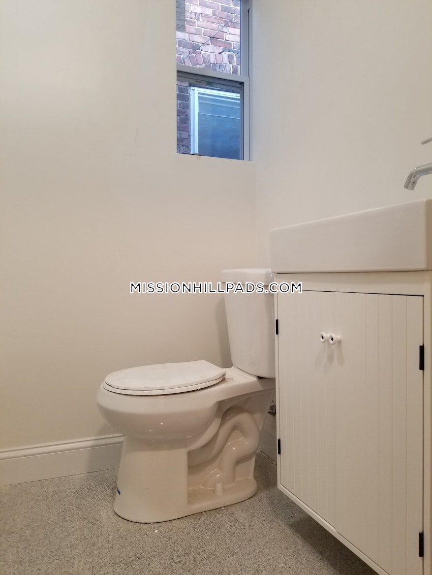 BOSTON - ROXBURY - 4 Beds, 2 Baths - Image 23