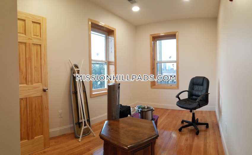 BOSTON - ROXBURY - 4 Beds, 2 Baths - Image 15