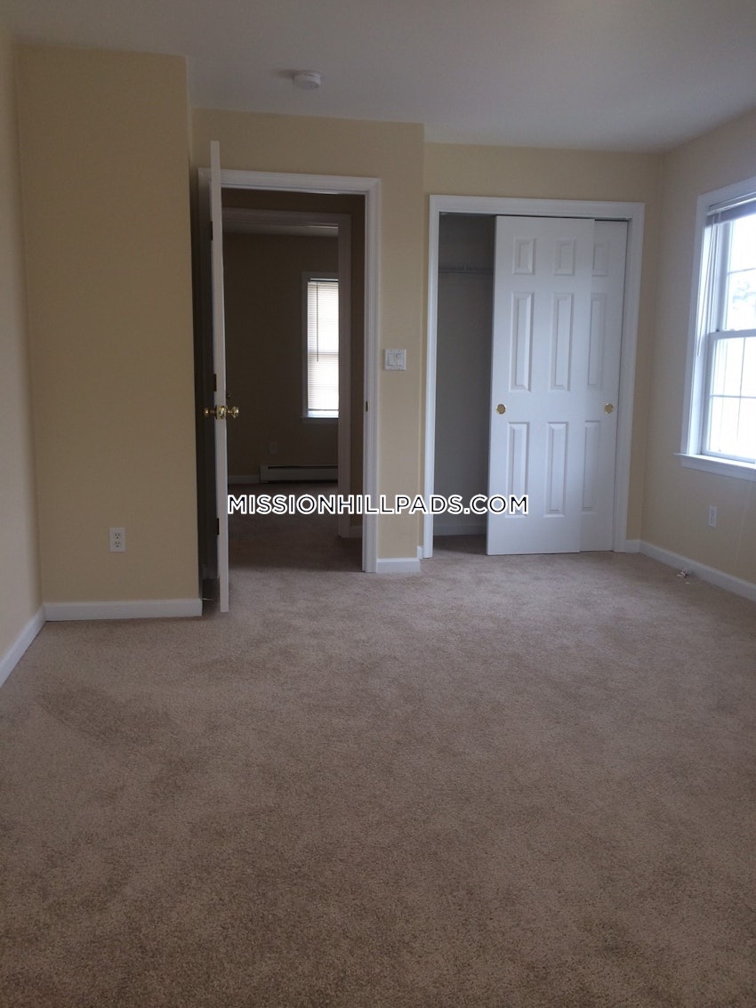 BOSTON - ROXBURY - 5 Beds, 2 Baths - Image 12