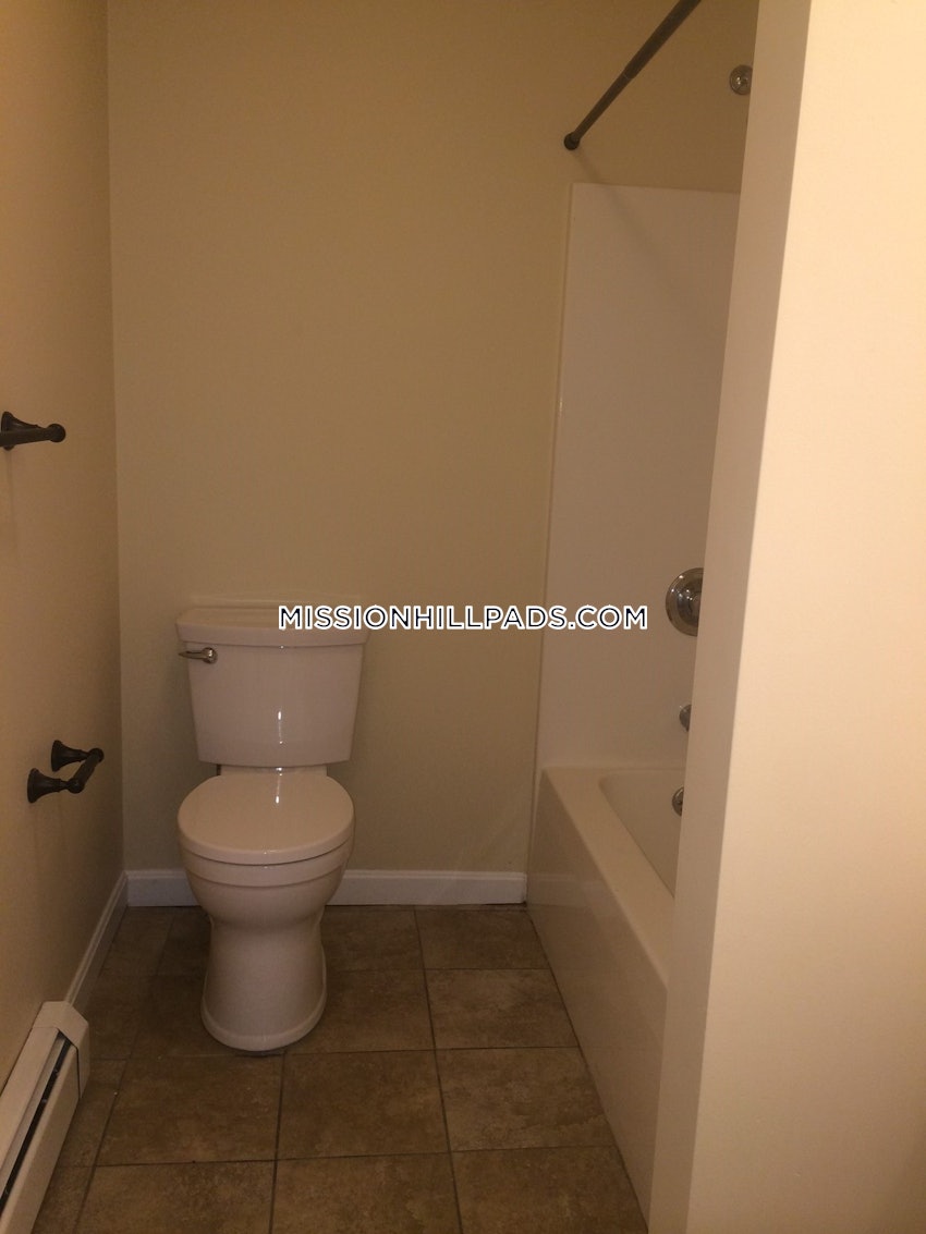 BOSTON - ROXBURY - 5 Beds, 2 Baths - Image 29