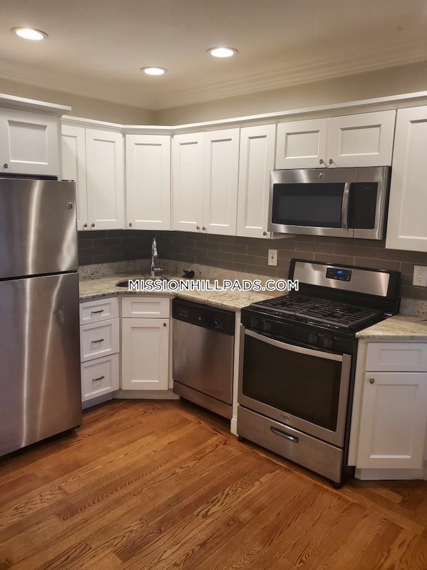 BOSTON - ROXBURY - 3 Beds, 1 Bath - Image 3