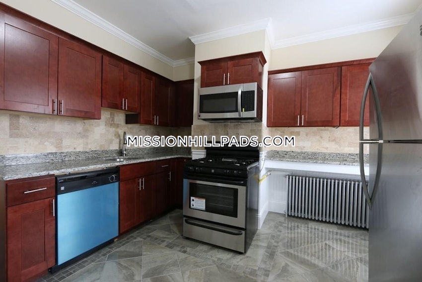 BOSTON - ROXBURY - 5 Beds, 1 Bath - Image 8