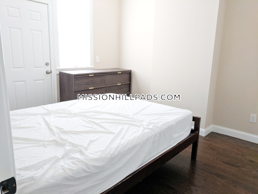 BOSTON - ROXBURY - 3 Beds, 1 Bath - Image 7