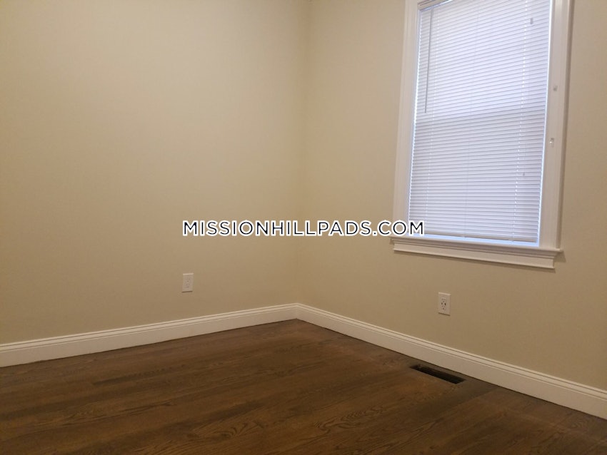 BOSTON - ROXBURY - 3 Beds, 1 Bath - Image 30