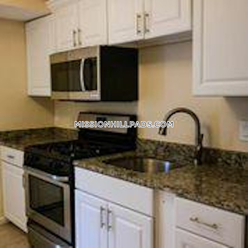 BOSTON - ROXBURY - 3 Beds, 1 Bath - Image 5