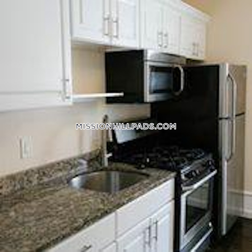 BOSTON - ROXBURY - 3 Beds, 1 Bath - Image 4