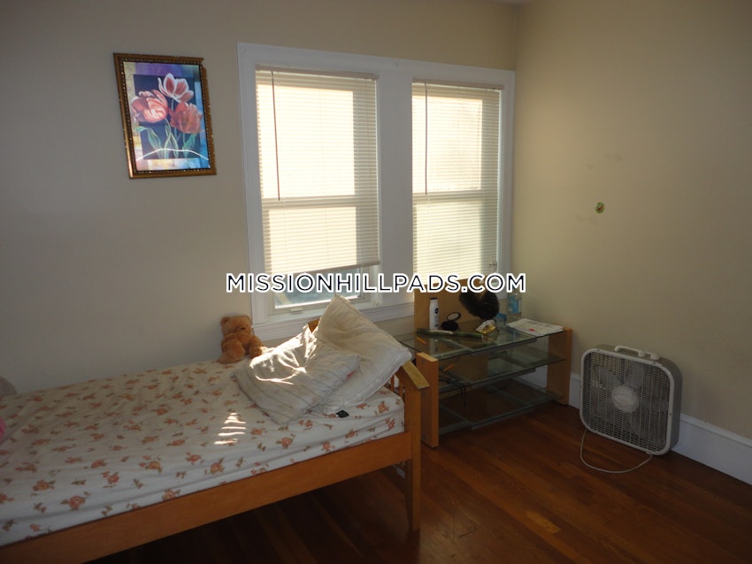 BOSTON - ROXBURY - 3 Beds, 2 Baths - Image 7