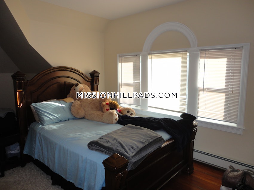 BOSTON - ROXBURY - 3 Beds, 2 Baths - Image 4