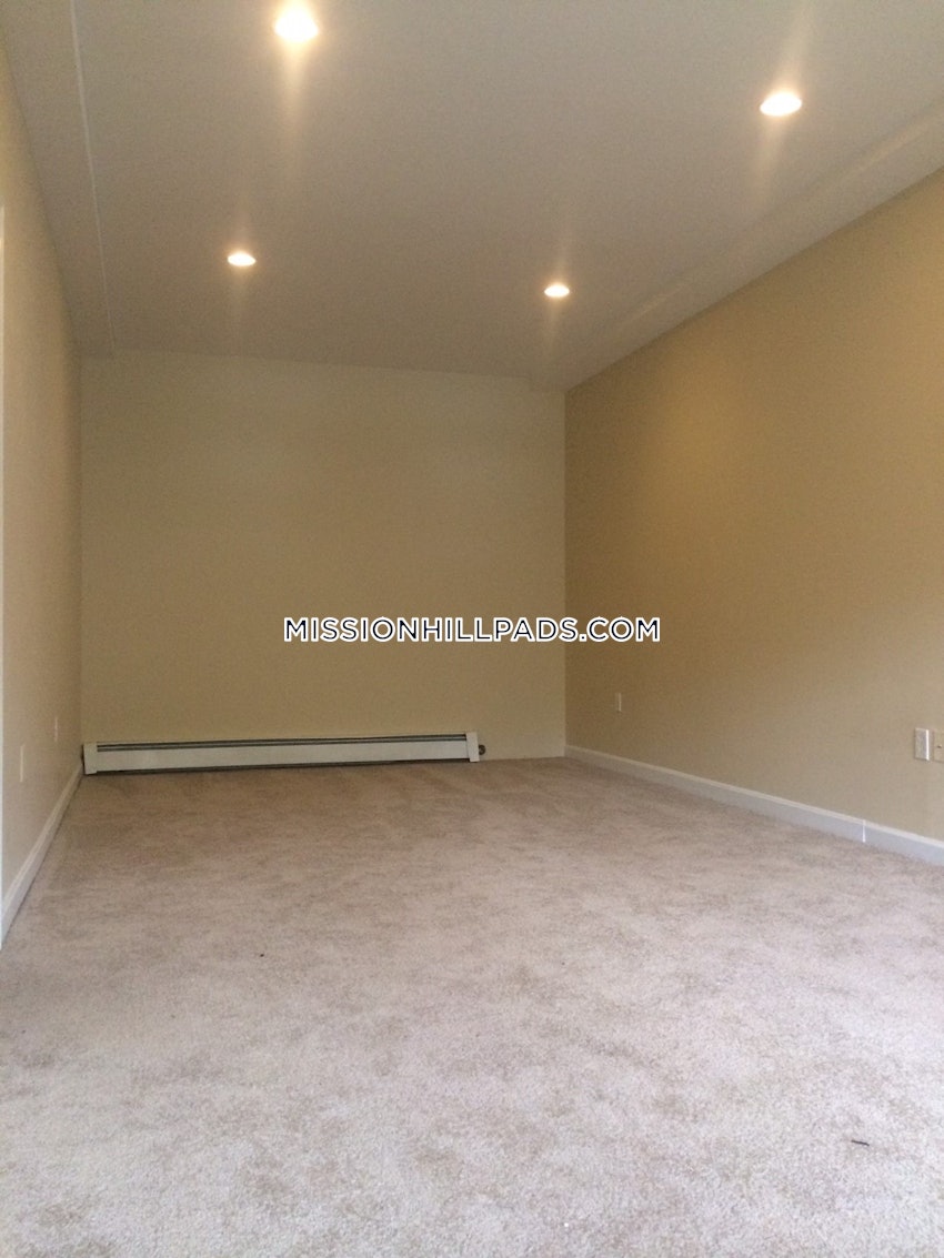 BOSTON - ROXBURY - 5 Beds, 2 Baths - Image 15