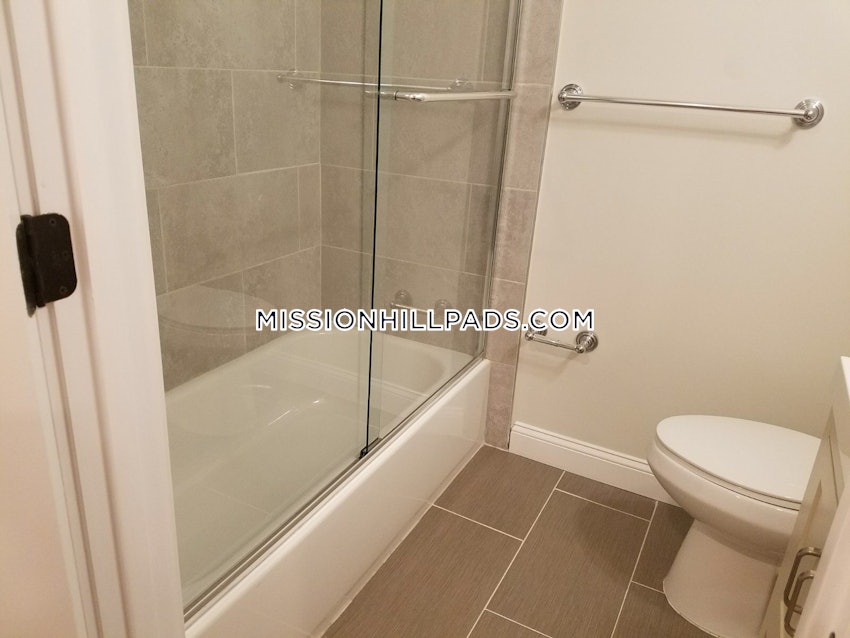 BOSTON - ROXBURY - 4 Beds, 1 Bath - Image 36