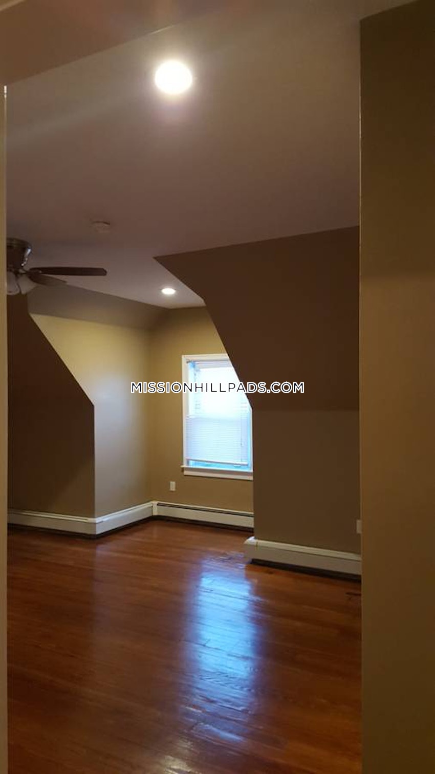 BOSTON - ROXBURY - 3 Beds, 2 Baths - Image 5