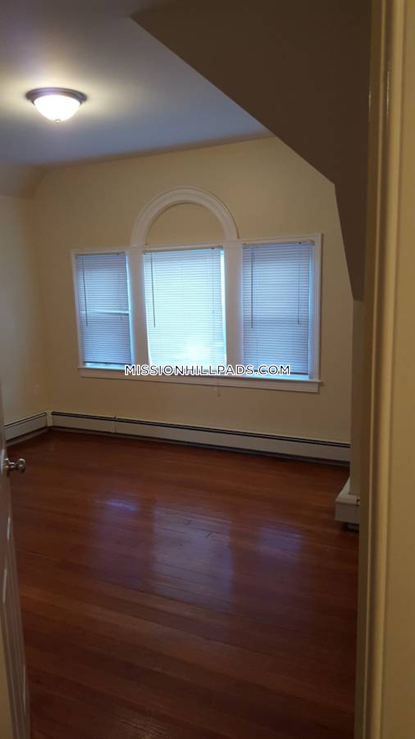 BOSTON - ROXBURY - 3 Beds, 2 Baths - Image 17