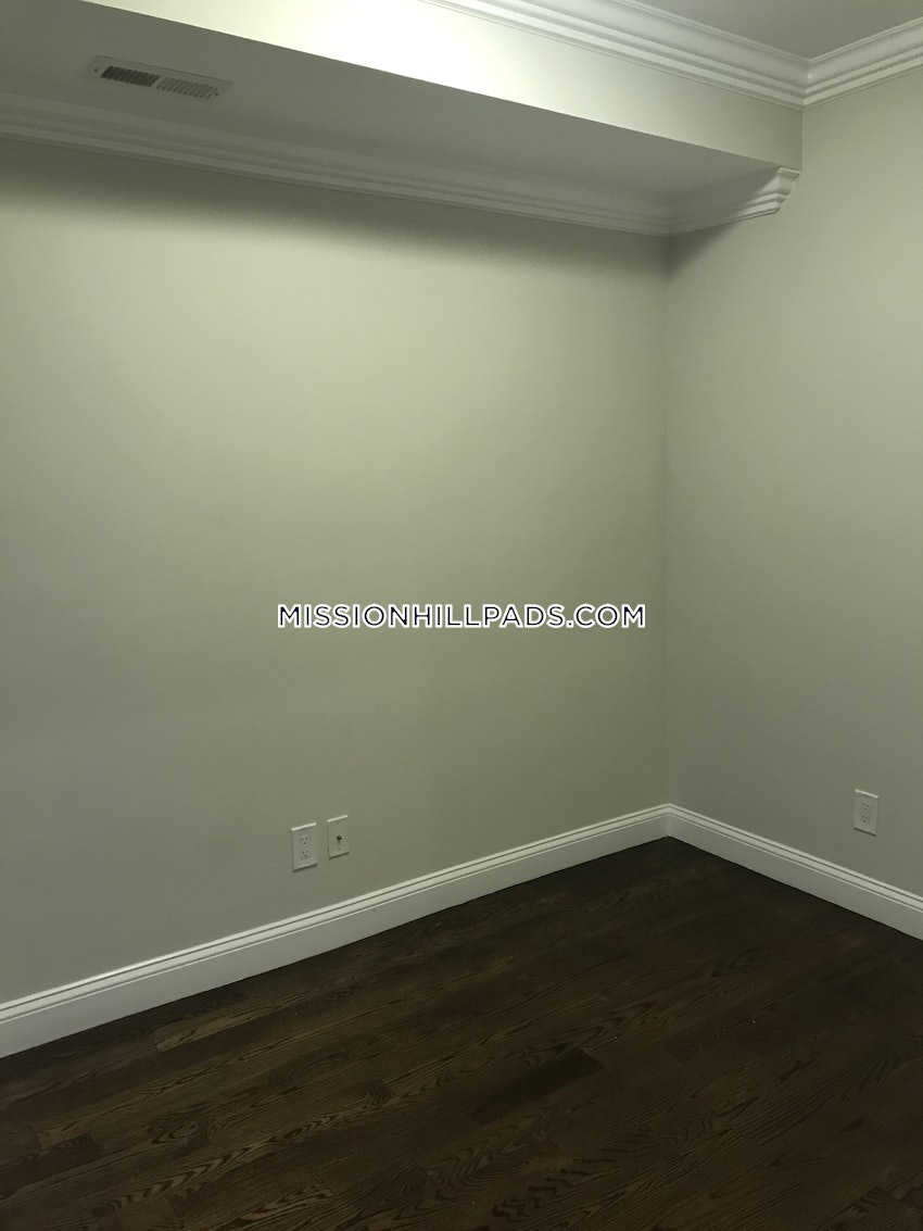 BOSTON - ROXBURY - 3 Beds, 1 Bath - Image 35