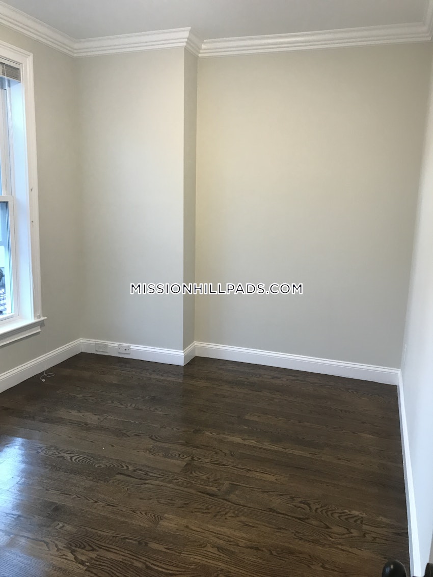 BOSTON - ROXBURY - 3 Beds, 1 Bath - Image 32