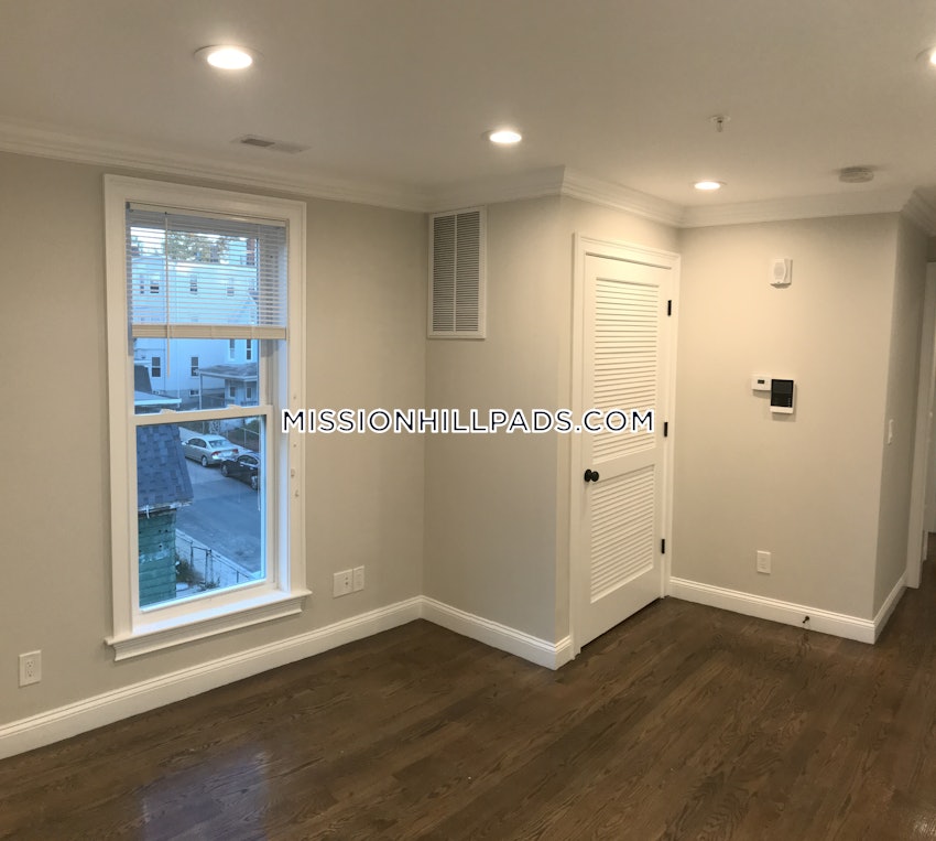 BOSTON - ROXBURY - 3 Beds, 1 Bath - Image 13