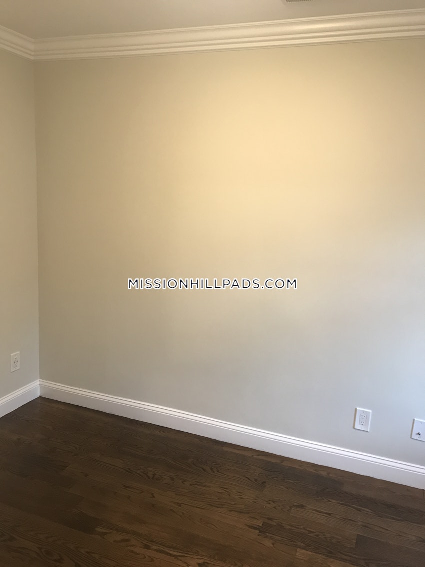 BOSTON - ROXBURY - 3 Beds, 1 Bath - Image 10