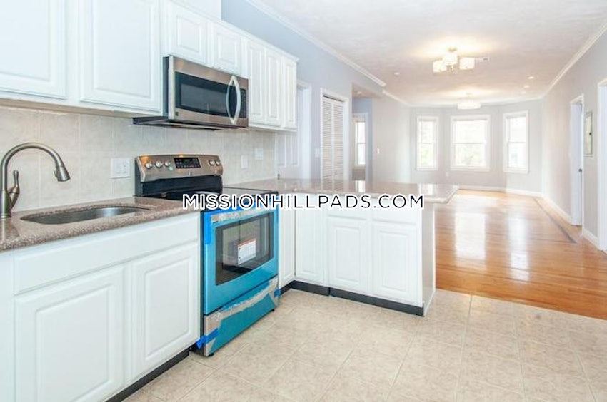 BOSTON - ROXBURY - 4 Beds, 2 Baths - Image 3