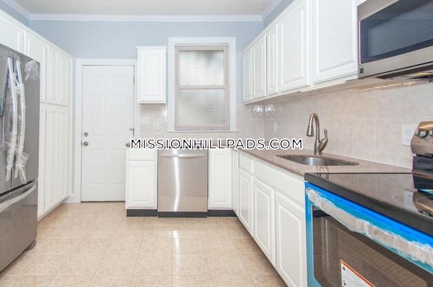 BOSTON - ROXBURY - 4 Beds, 2 Baths - Image 2