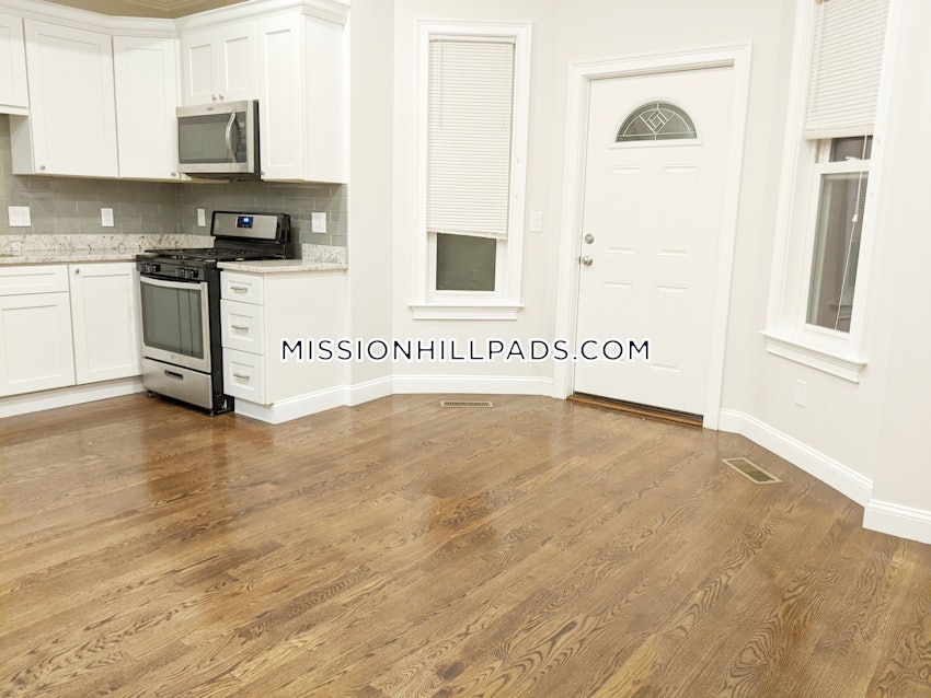 BOSTON - ROXBURY - 4 Beds, 1 Bath - Image 97