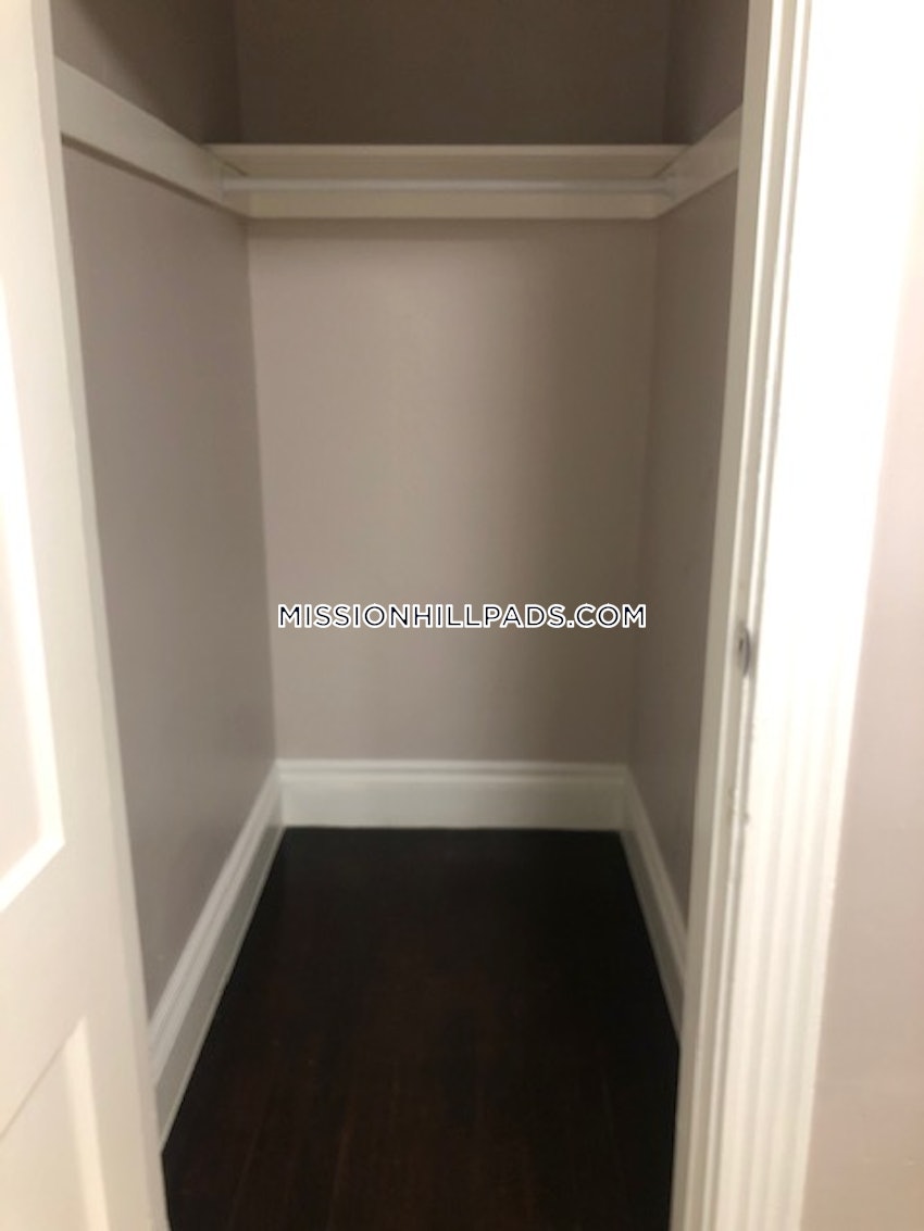 BOSTON - ROXBURY - 4 Beds, 1.5 Baths - Image 8