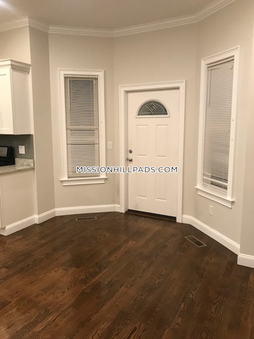 BOSTON - ROXBURY - 4 Beds, 1 Bath - Image 95