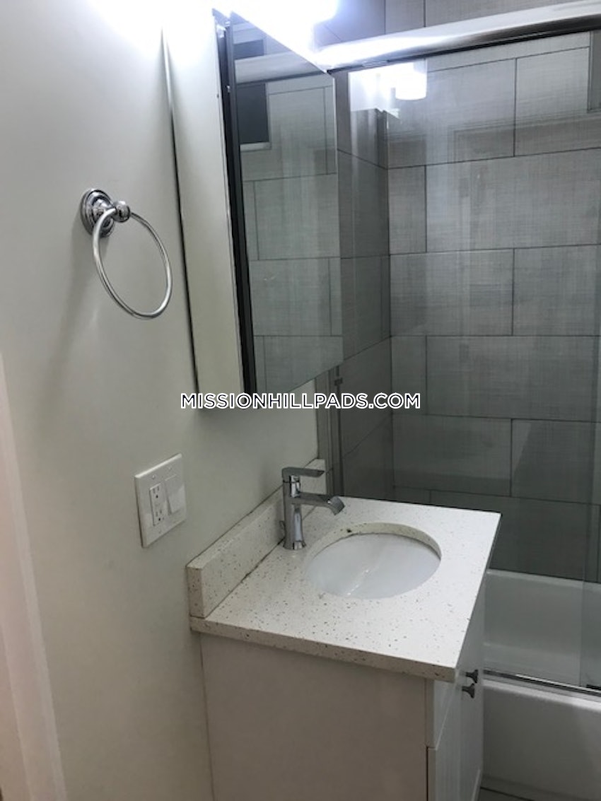 BOSTON - ROXBURY - 4 Beds, 1 Bath - Image 156