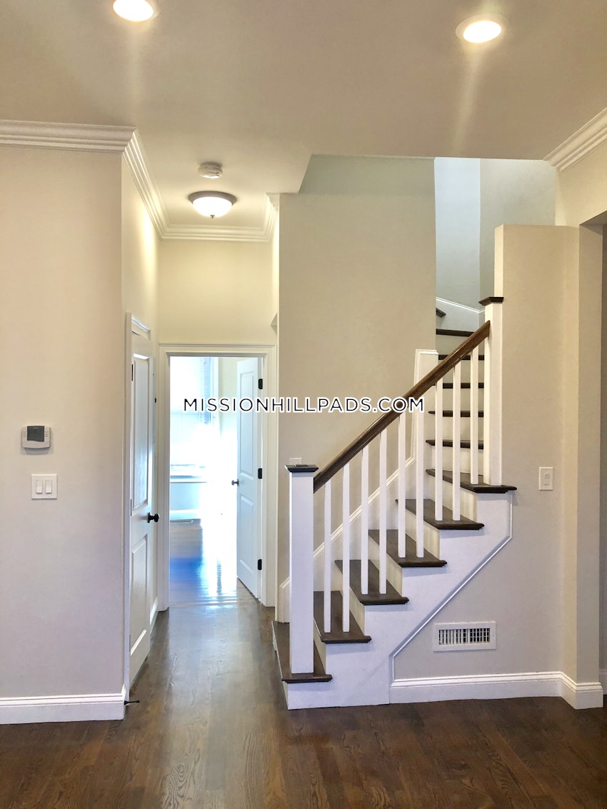 BOSTON - ROXBURY - 4 Beds, 1 Bath - Image 84