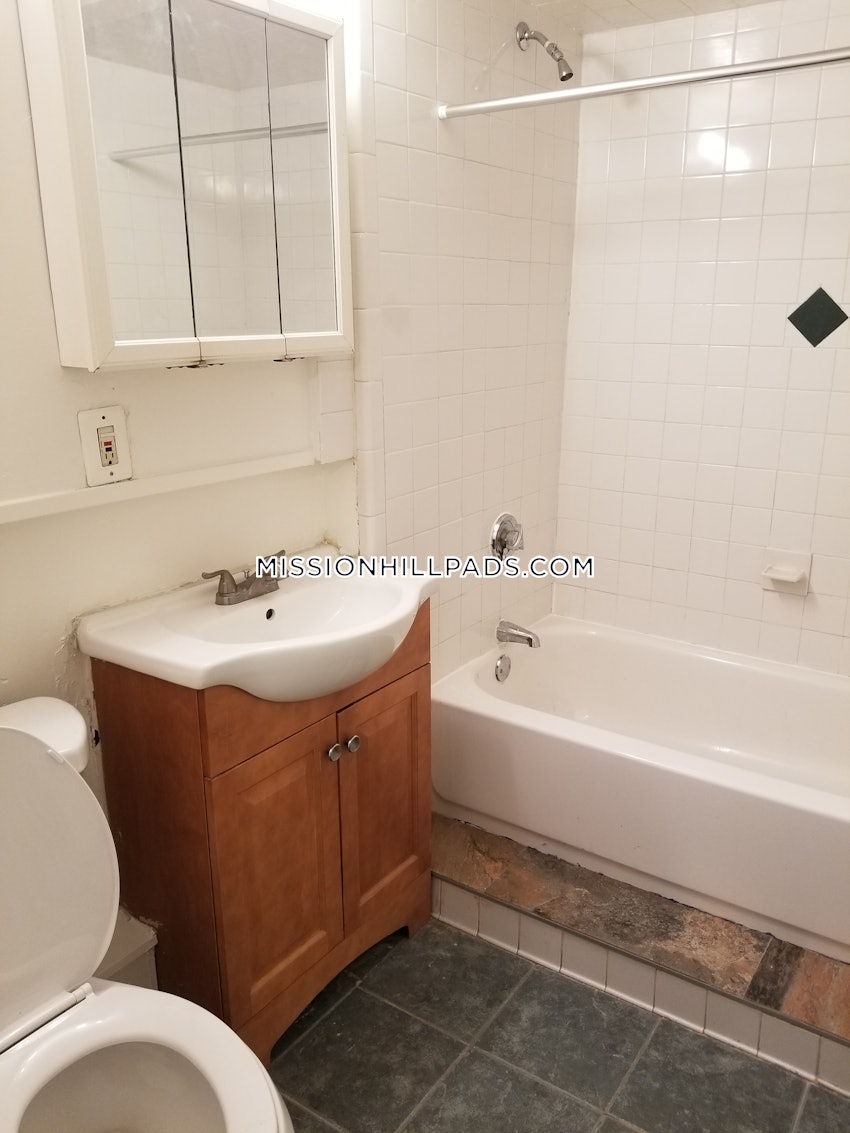 BOSTON - ROXBURY - 3 Beds, 1 Bath - Image 14