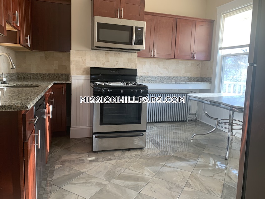 BOSTON - ROXBURY - 5 Beds, 1 Bath - Image 7