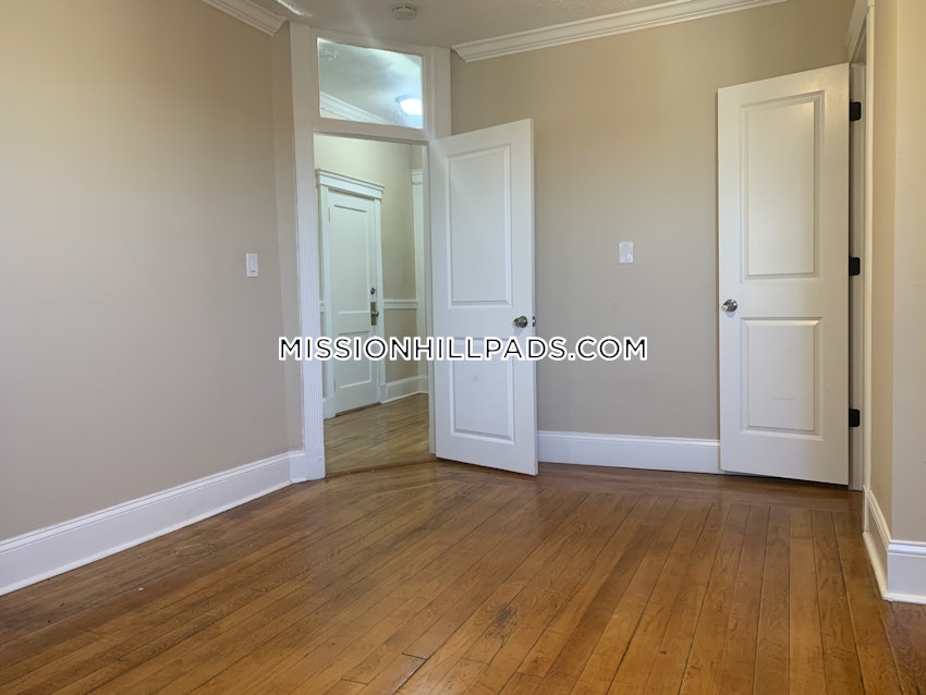 BOSTON - ROXBURY - 5 Beds, 1 Bath - Image 26