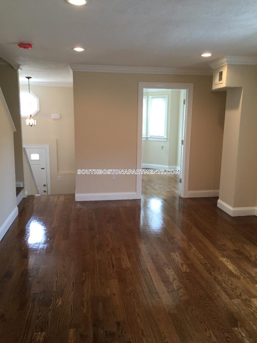 BOSTON - SOUTH BOSTON - ANDREW SQUARE - 4 Beds, 1.5 Baths - Image 12