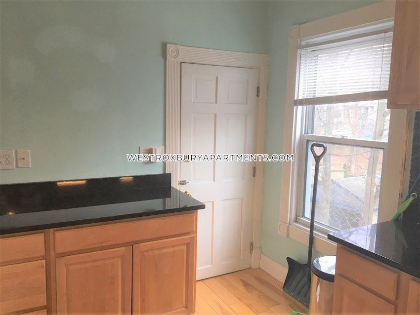 BOSTON - WEST ROXBURY - 1 Bed, 1 Bath - Image 4