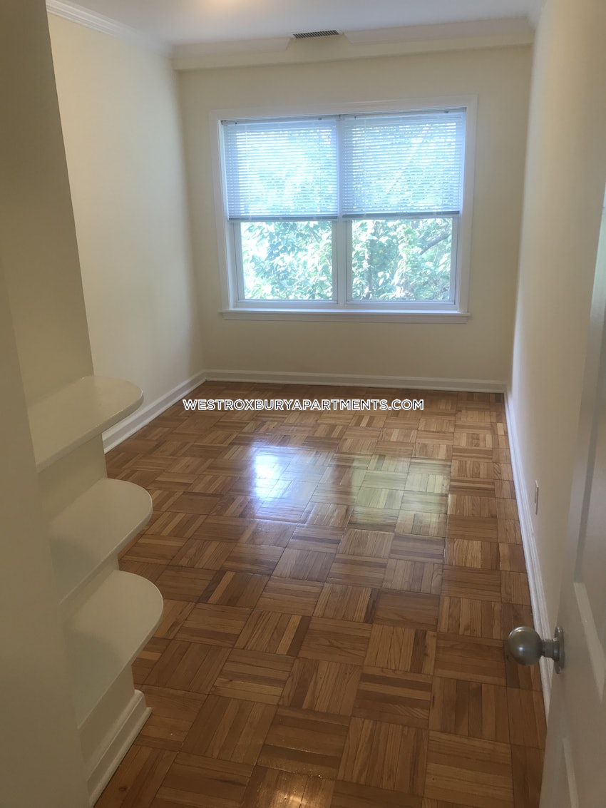 BROOKLINE - CHESTNUT HILL - 2 Beds, 1.5 Baths - Image 17