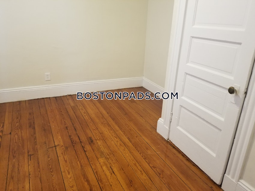 CAMBRIDGE- EAST CAMBRIDGE - 3 Beds, 1 Bath - Image 3