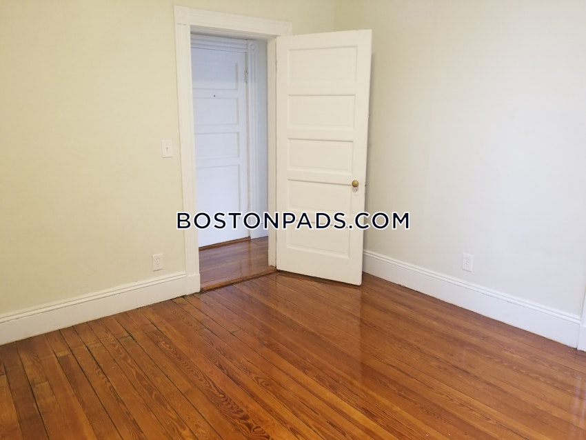 CAMBRIDGE- EAST CAMBRIDGE - 3 Beds, 1 Bath - Image 2
