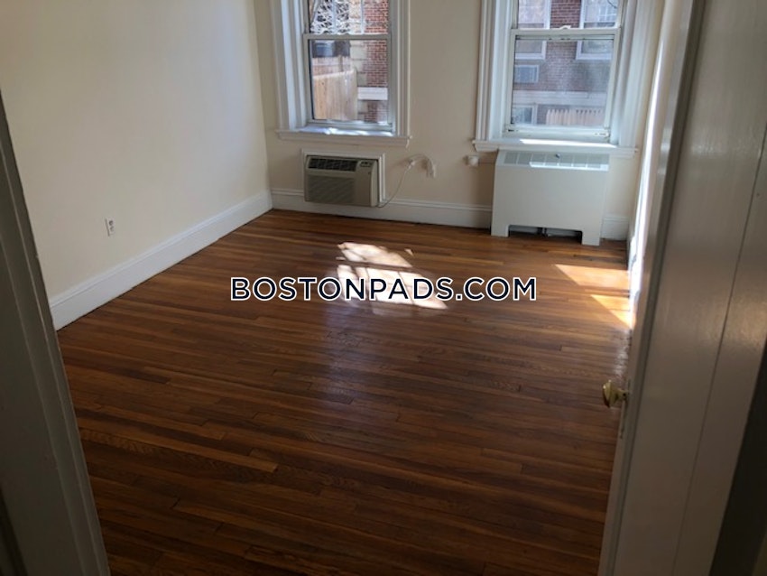 Cambridge - Harvard Square - 2 Beds, 1 Bath - Image 2